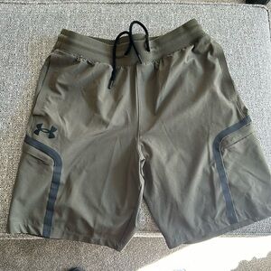 Mens under armour shorts great condition